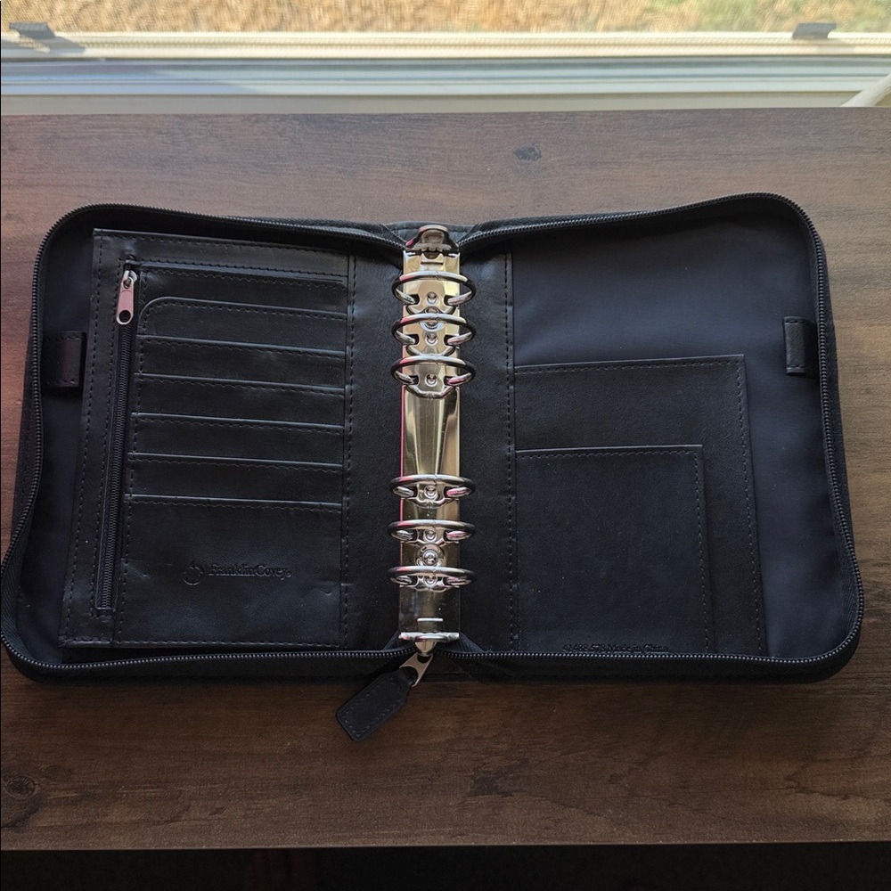 Franklin Covey Leather black Compact binder - Picture 2 of 4